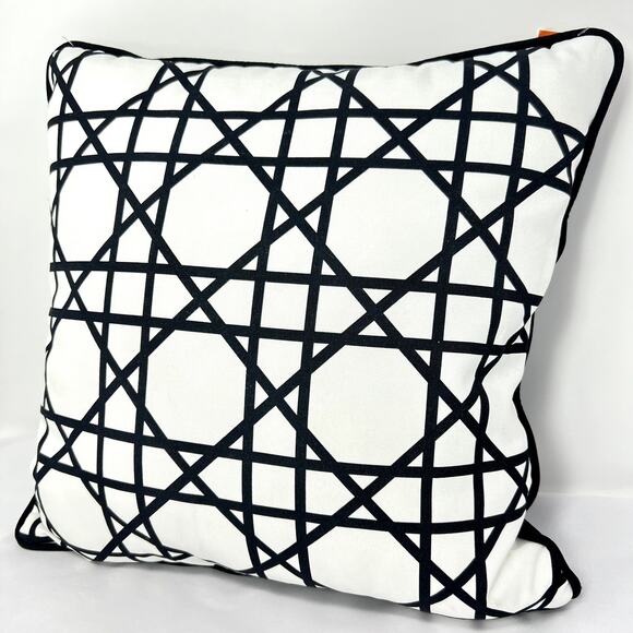 Pier 1 Outdoor UV-Treated weather Decor Black White Patio Lounge Pillow NEW RARE - Picture 1 of 8
